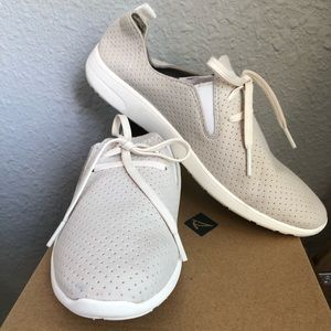 Sperry Top-Sider woman’s Rio Aqua Perf cream sz7.5